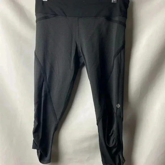 LULULEMON WO SIZE 6 RUN FOR YOUR LIFE CROP SPORT LEGGINGS BLACK WAIST ZIP POCKET - Picture 3 of 11